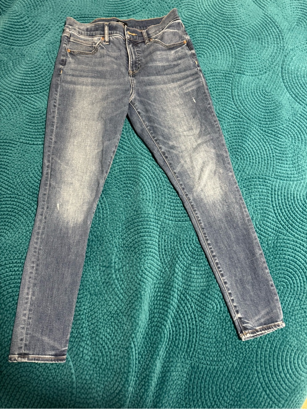 LIKE NEW Express Mid Rise Skinny Blue Jeans